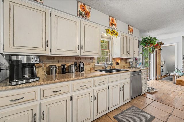 16698 Harmon Road, Fayetteville, AR 72704