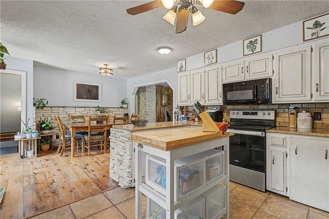 16698 Harmon Road, Fayetteville, AR 72704