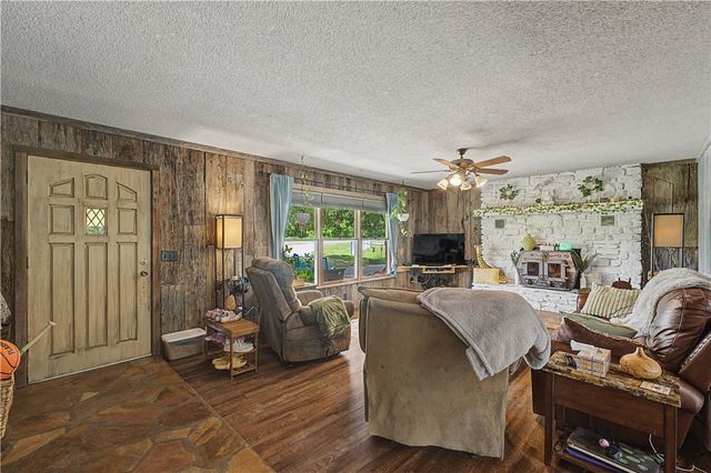 16698 Harmon Road, Fayetteville, AR 72704