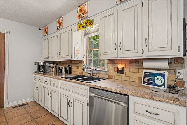 16698 Harmon Road, Fayetteville, AR 72704
