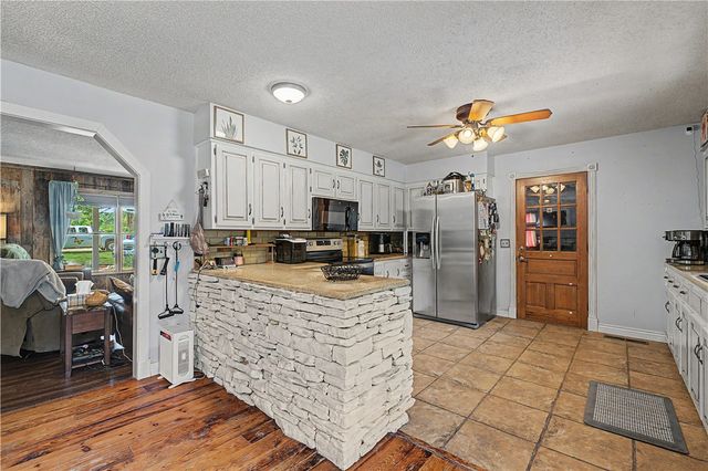 16698 Harmon Road, Fayetteville, AR 72704