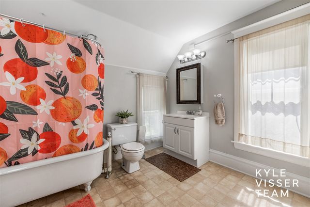 622 Gladstone Drive, East Grand Rapids, MI 49506