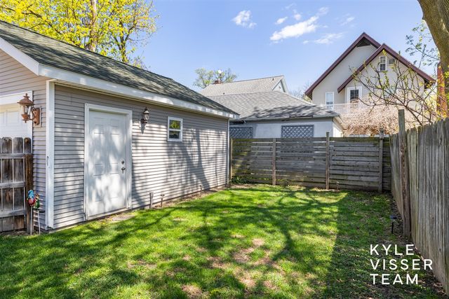 622 Gladstone Drive, East Grand Rapids, MI 49506