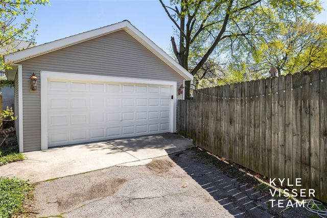 622 Gladstone Drive, East Grand Rapids, MI 49506