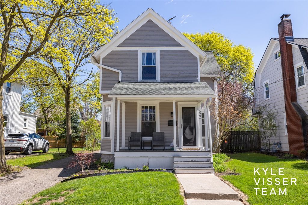 622 Gladstone Drive, East Grand Rapids, MI 49506
