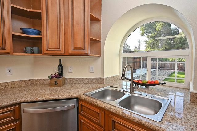 1128 Larkspur Dr, Livermore, CA 94551