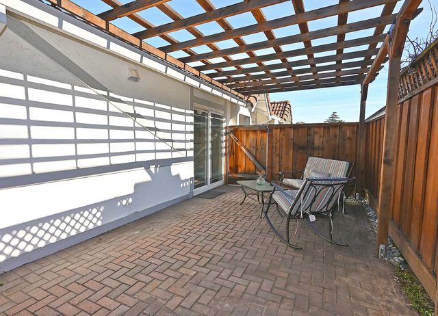 1128 Larkspur Dr, Livermore, CA 94551