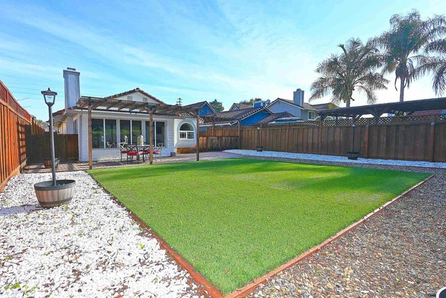 1128 Larkspur Dr, Livermore, CA 94551