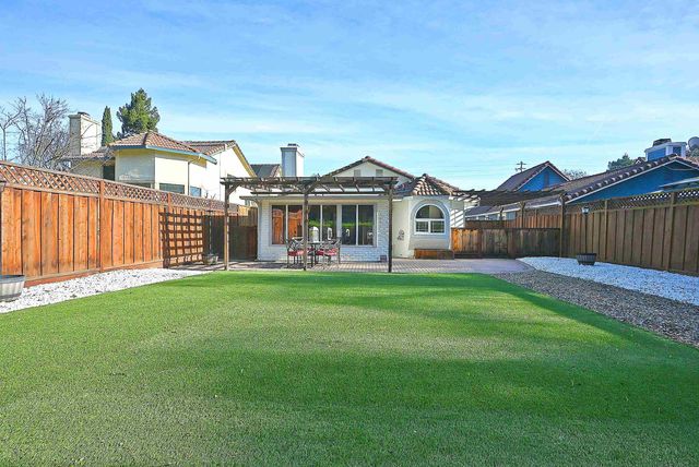 1128 Larkspur Dr, Livermore, CA 94551