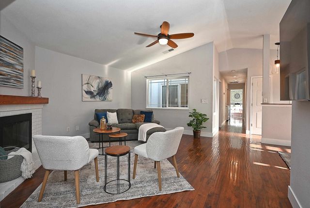 1128 Larkspur Dr, Livermore, CA 94551