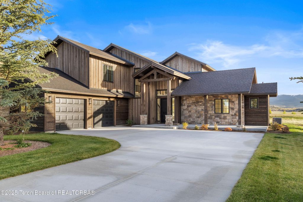 555 SILVER FOX Lane, Victor, ID 83455