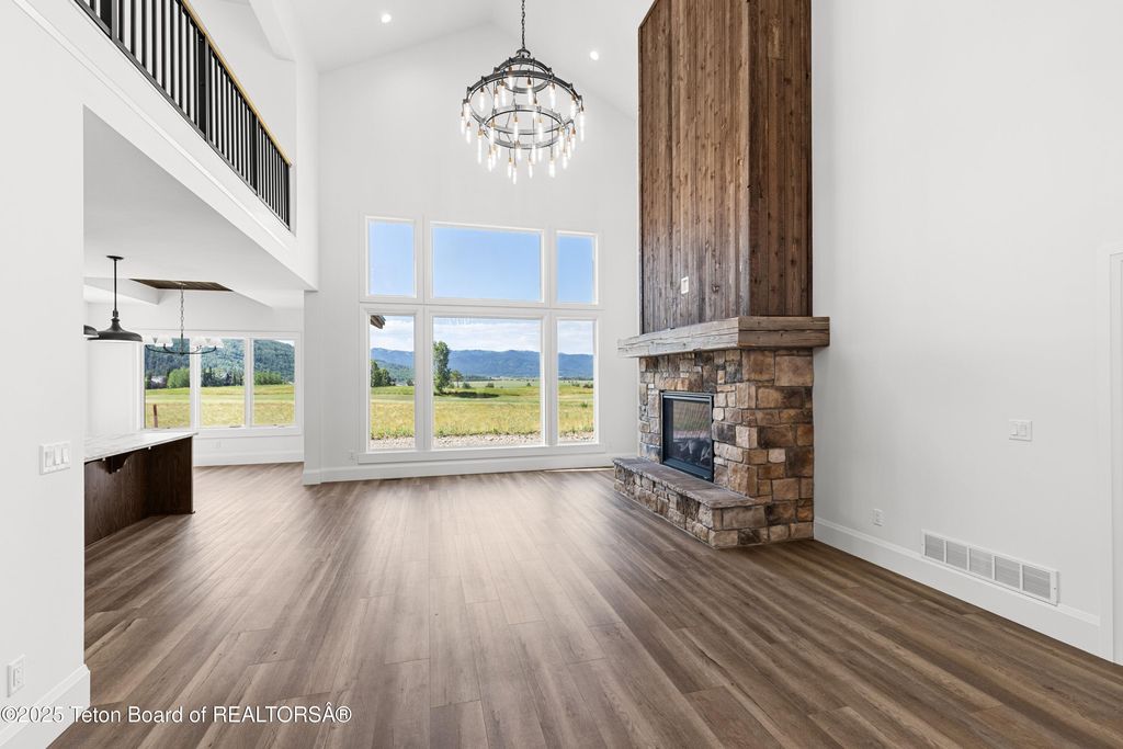 555 SILVER FOX Lane, Victor, ID 83455 photo 2