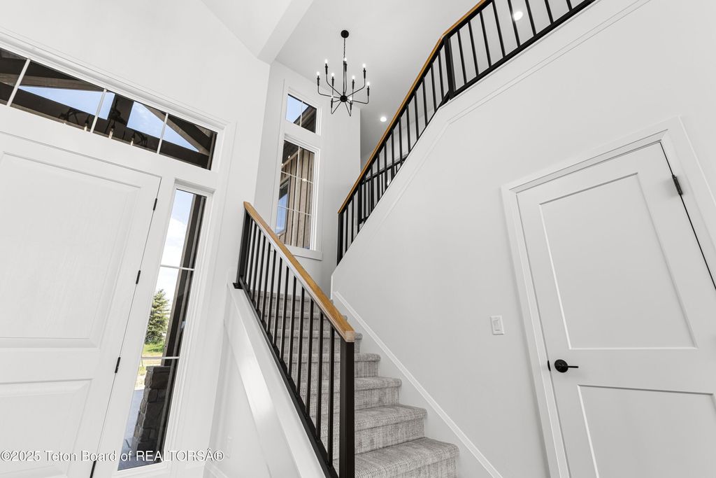 555 SILVER FOX Lane, Victor, ID 83455 photo 28