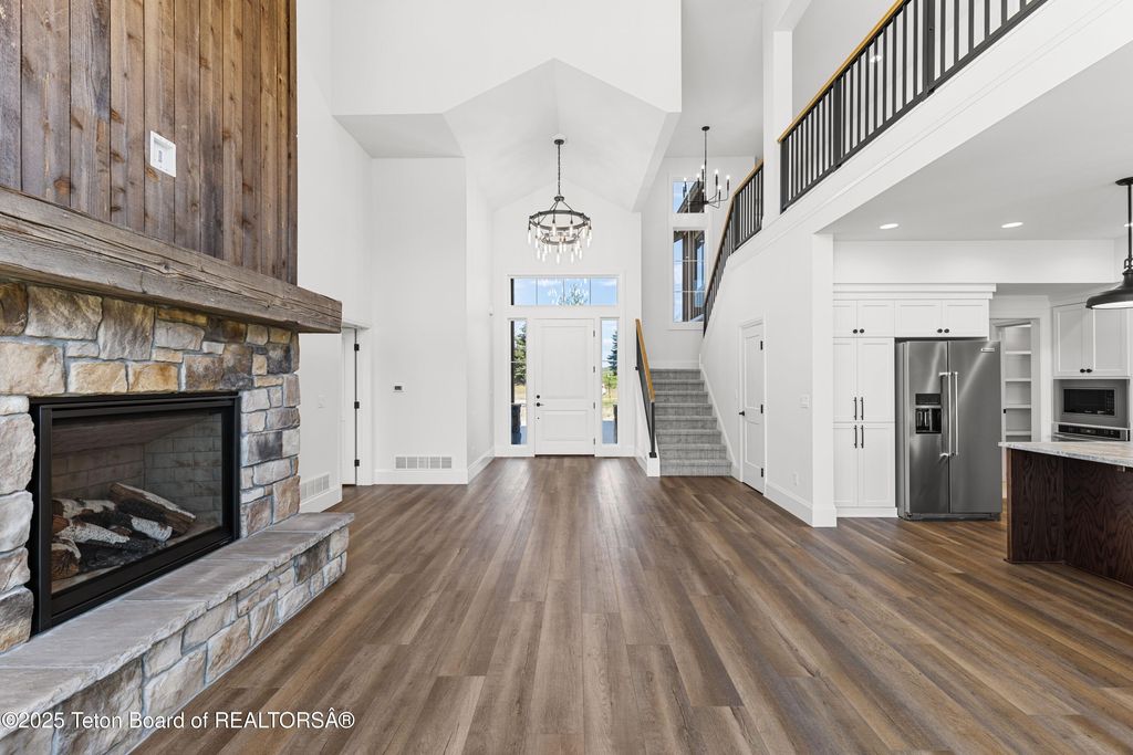 555 SILVER FOX Lane, Victor, ID 83455 photo 3