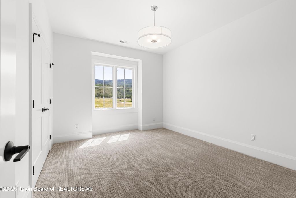 555 SILVER FOX Lane, Victor, ID 83455 photo 31