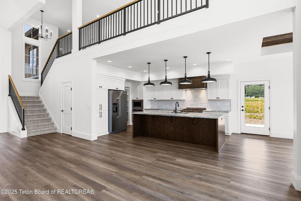 555 SILVER FOX Lane, Victor, ID 83455 photo 4