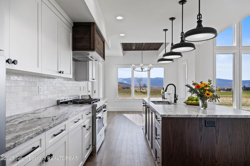 555 SILVER FOX Lane, Victor, ID 83455 photo 9