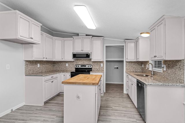 4621 Price Road, Montgomery, TX 77316