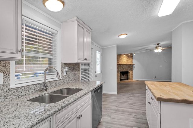 4621 Price Road, Montgomery, TX 77316