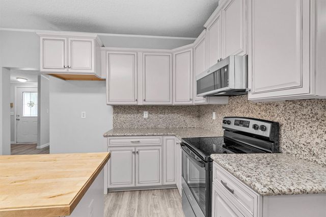 4621 Price Road, Montgomery, TX 77316