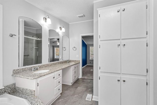 4621 Price Road, Montgomery, TX 77316