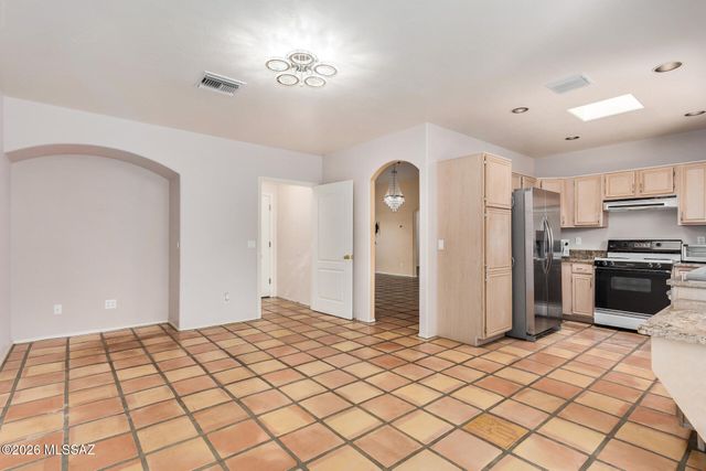 7 W Roma Drive, Tucson, AZ 85737
