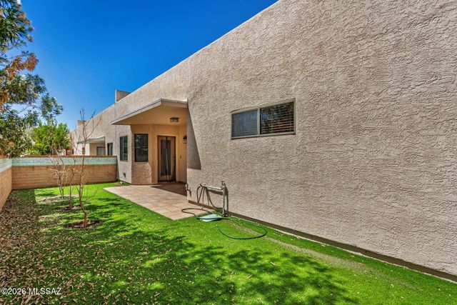 7 W Roma Drive, Tucson, AZ 85737