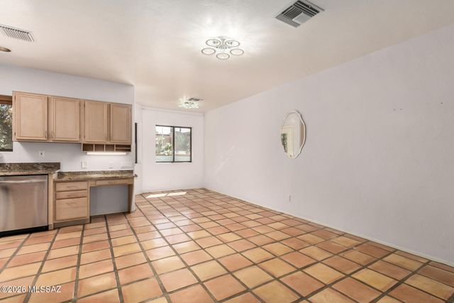 7 W Roma Drive, Tucson, AZ 85737