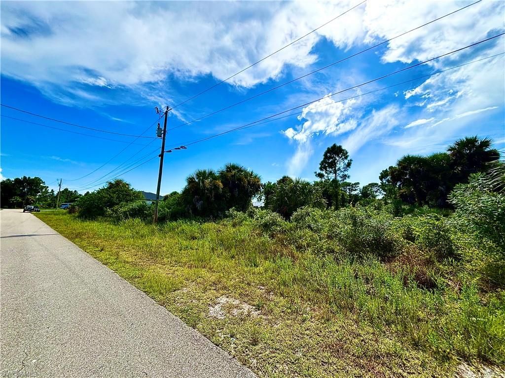 512 Herrin AVE, LEHIGH ACRES, FL 33974 — photo 2