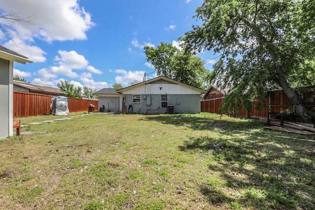 727 Royal Crest Drive, Mesquite, TX 75149