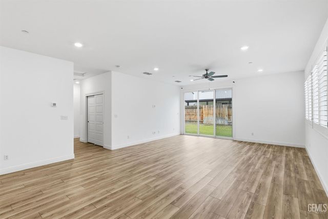 6516 Walkers Glen Lane, Bakersfield, CA 93313