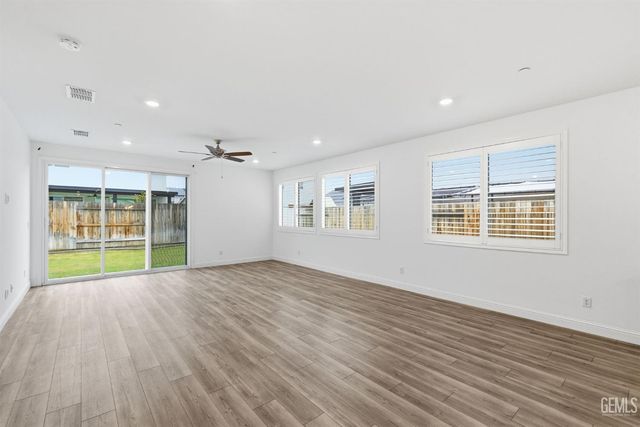 6516 Walkers Glen Lane, Bakersfield, CA 93313