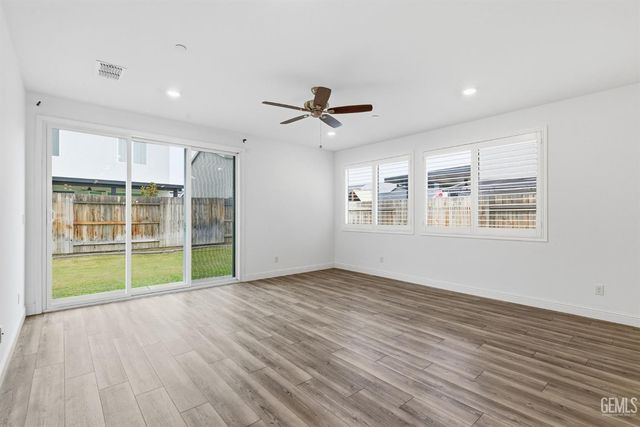 6516 Walkers Glen Lane, Bakersfield, CA 93313