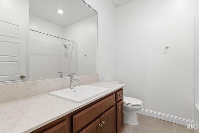 6516 Walkers Glen Lane, Bakersfield, CA 93313