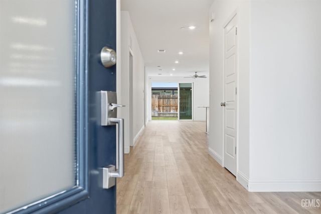 6516 Walkers Glen Lane, Bakersfield, CA 93313