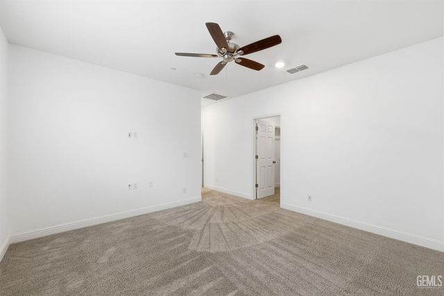 6516 Walkers Glen Lane, Bakersfield, CA 93313