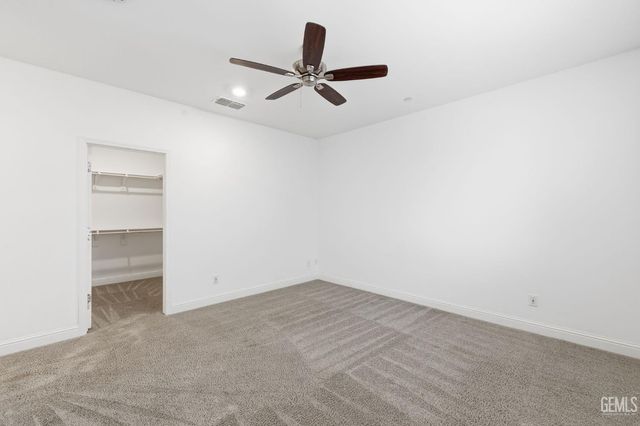 6516 Walkers Glen Lane, Bakersfield, CA 93313