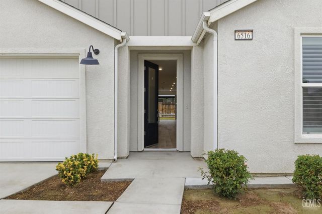 6516 Walkers Glen Lane, Bakersfield, CA 93313