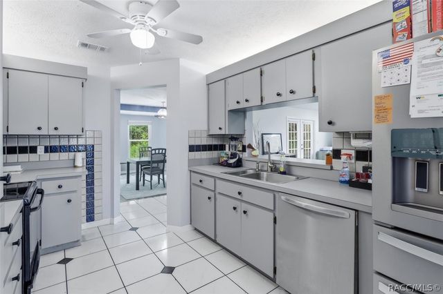 11 Lidflower Court, Homosassa, FL 34446