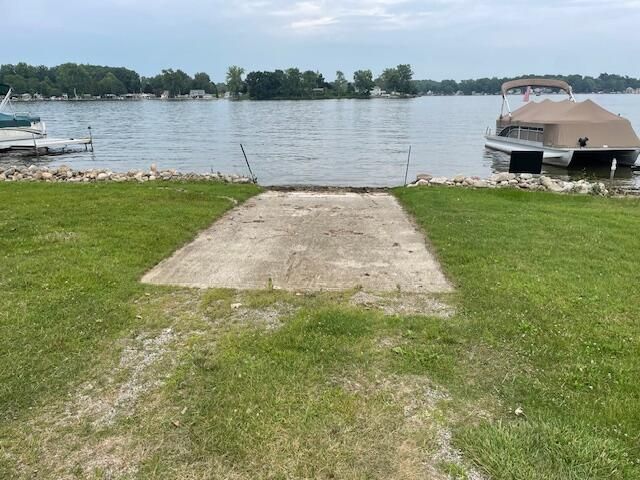 232 Lyn Brook Drive, Coldwater, MI 49036