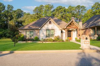 1107 Victoria Dr, Longview, TX 75604