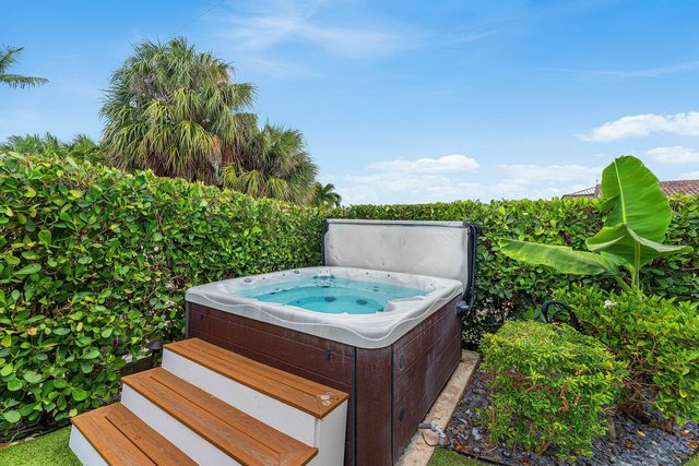 6500 NE 7th Avenue, Boca Raton, FL 33487