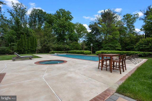 1049 MCKEAN RD, Ambler, PA 19002