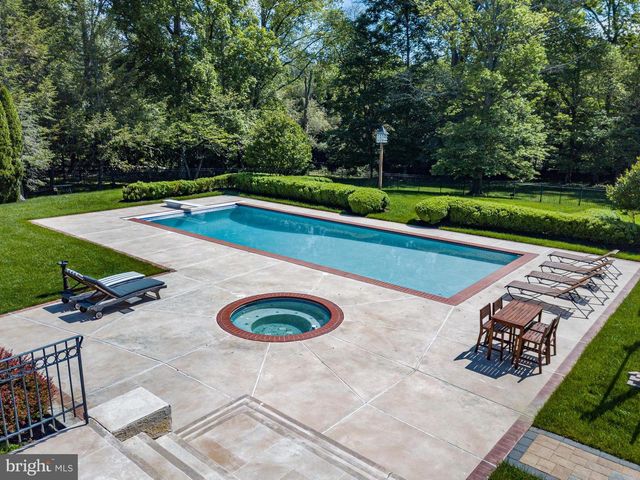 1049 MCKEAN RD, Ambler, PA 19002