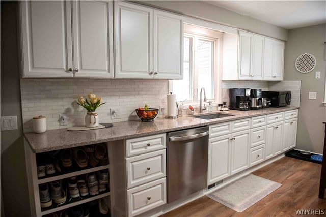 28 Fernwood Avenue, West Seneca, NY 14206