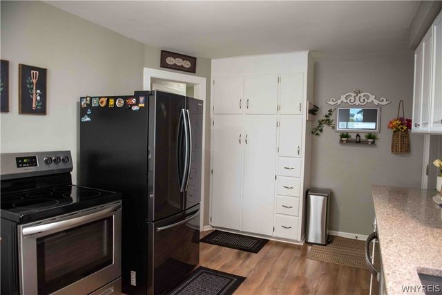 28 Fernwood Avenue, West Seneca, NY 14206