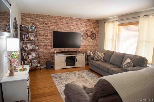 28 Fernwood Avenue, West Seneca, NY 14206