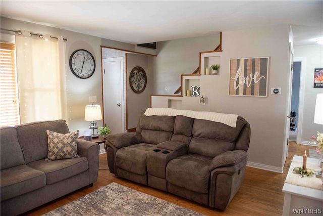 28 Fernwood Avenue, West Seneca, NY 14206