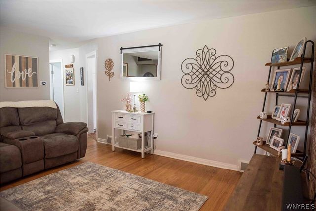 28 Fernwood Avenue, West Seneca, NY 14206