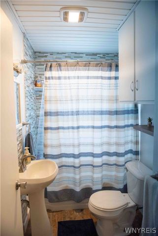 28 Fernwood Avenue, West Seneca, NY 14206